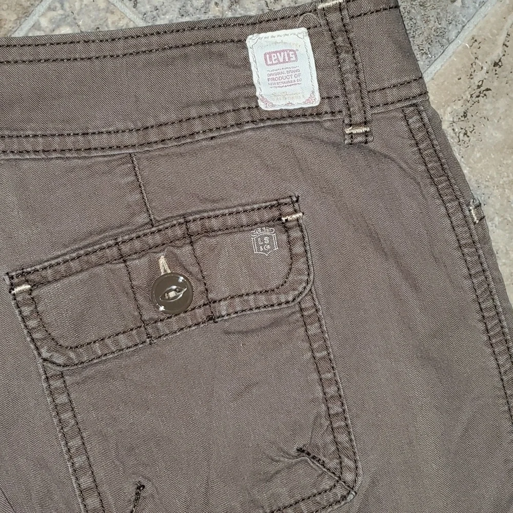 Levi's Khaki Cargo Cropped Pants